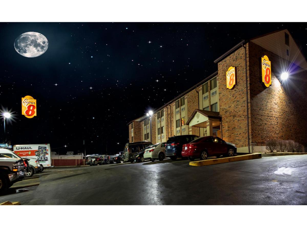 スーパー 8 バイ ウインダム セント チャールズ Saint Charles エクステリア 写真